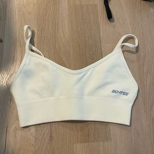 BO + TEE SPORTS BRA